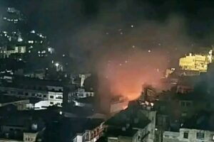 🔴 عاجل | حريق هائل يلتهم “الغيث مول” وسط مدينة إب